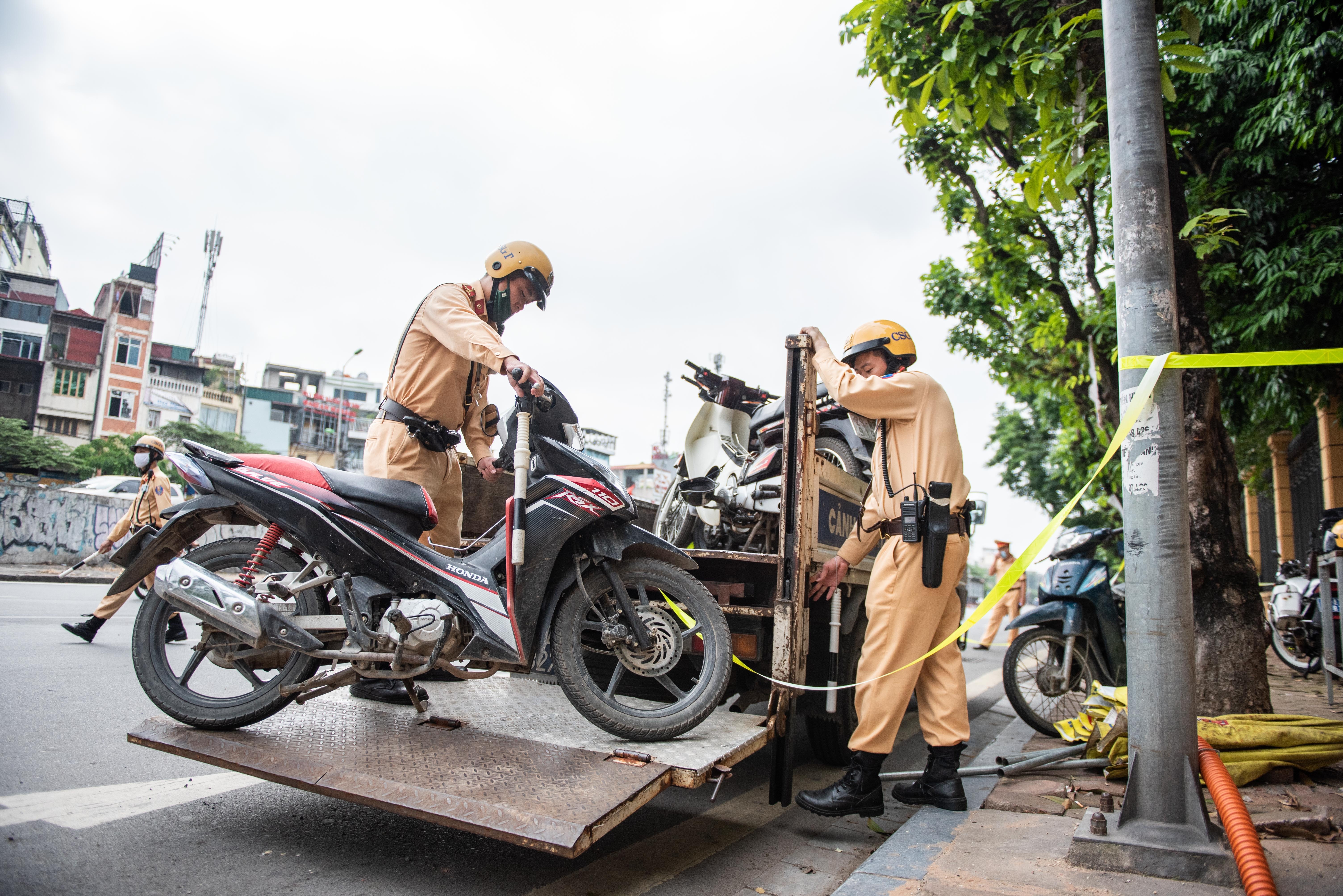 CSGT tong kiem tra cac phuong tien anh 12