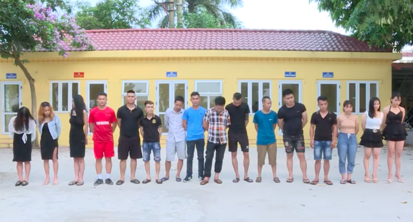 16 thanh niên bay lắc trong quán karaoke ảnh 1 16 thanh nien bay lac trong quan karaoke anh 1