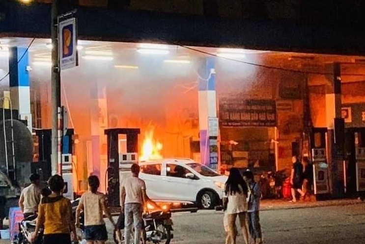 Chay cay xang Nam Dong anh 1