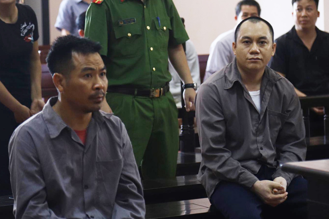 Xet xu vu xe container tong Innova anh 1