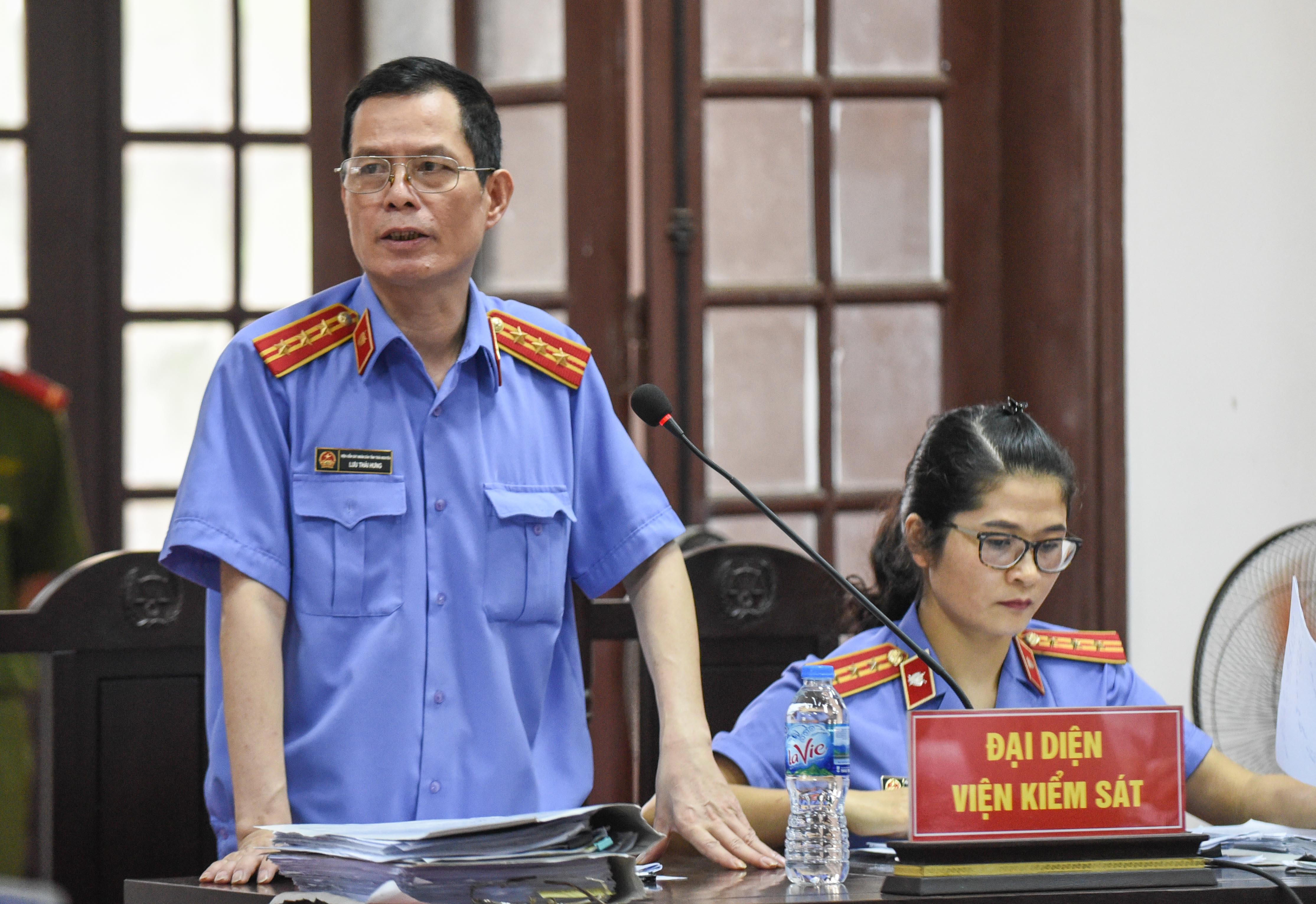 Xet xu vu xe container tong Innova anh 4