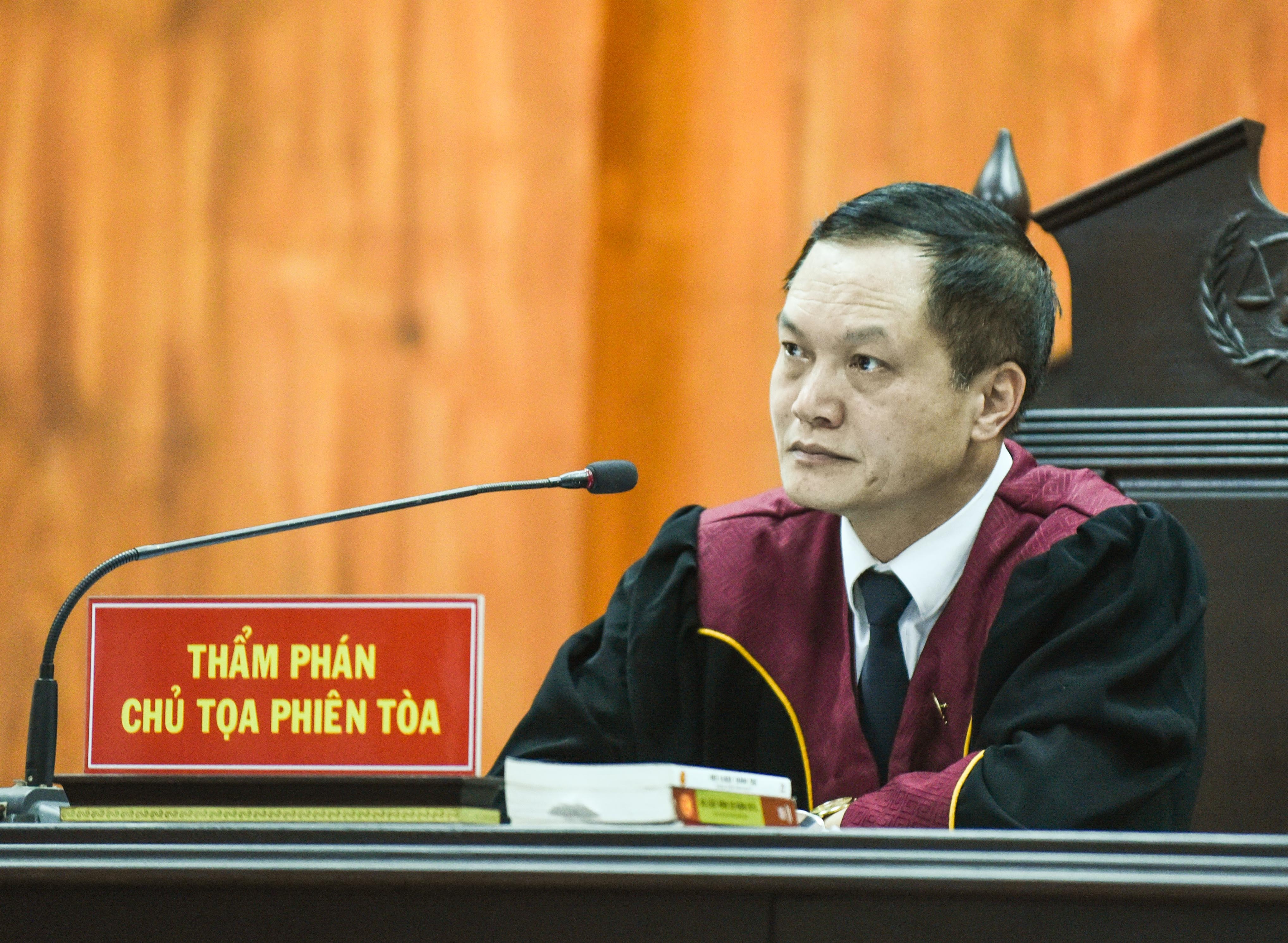 Xet xu vu xe container tong Innova anh 1