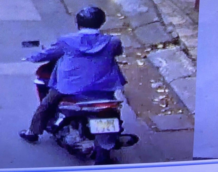 Ke la mat chay AirBlade dan decal con buom chuyen du do nam sinh hinh anh