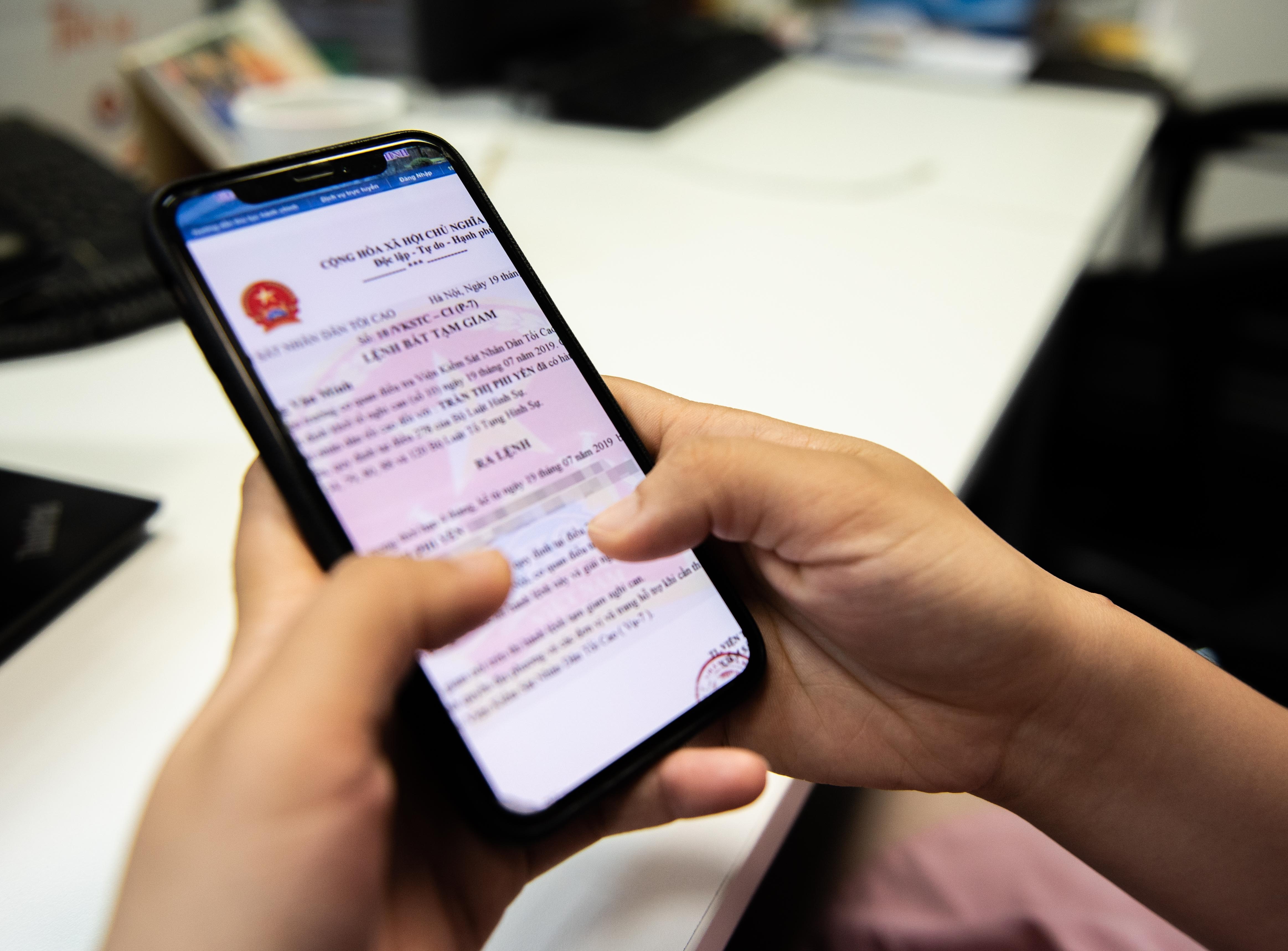 Lua dao chuyen tien qua dien thoai anh 2