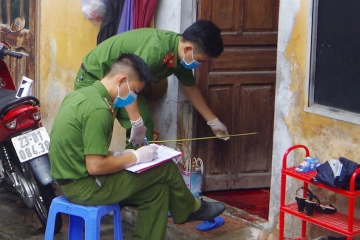 2 thi the phan huy trong can nha khoa trai hinh anh