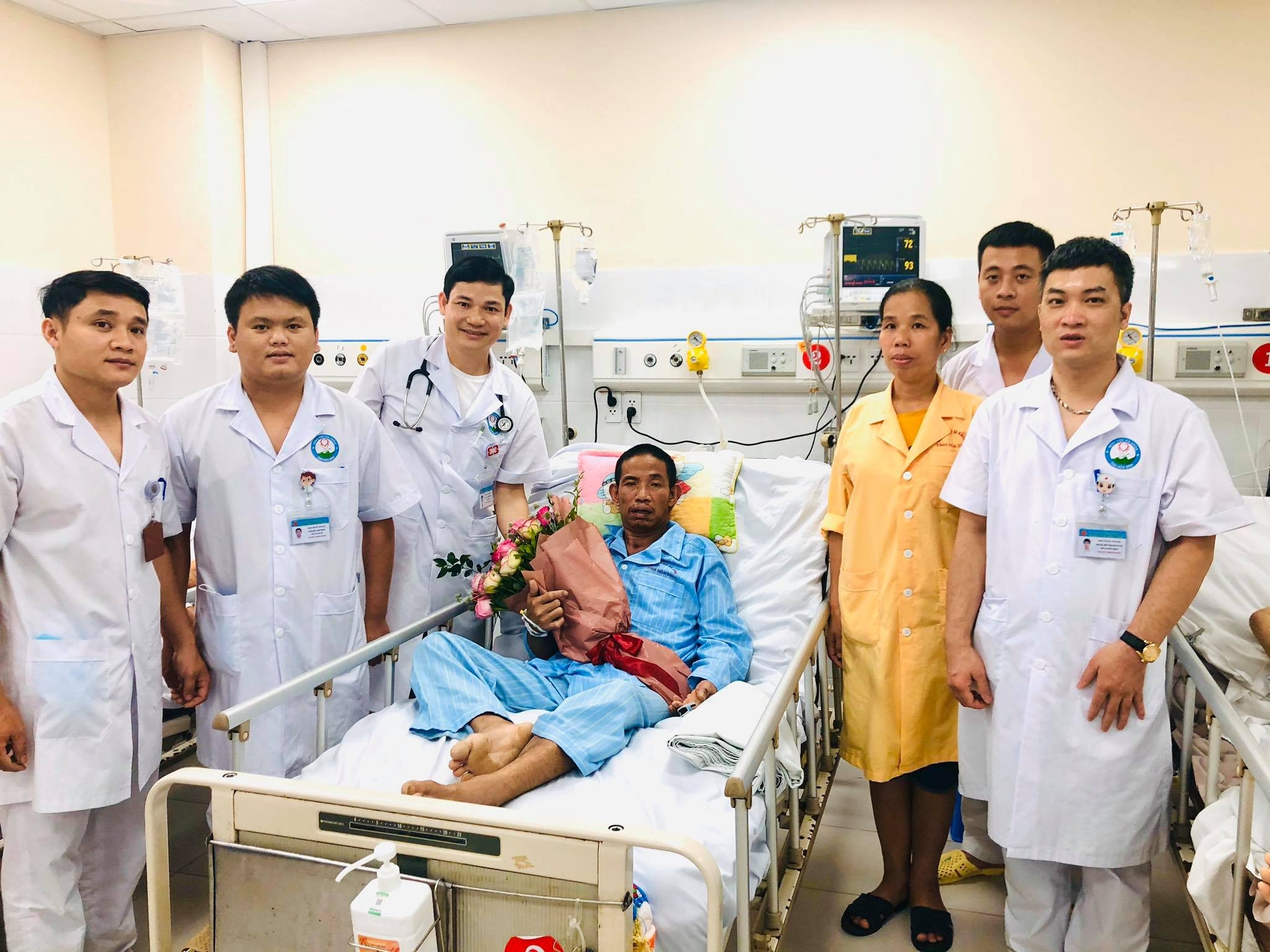 Nguoi dan ong hoi sinh khi gia dinh chuan bi hau su anh 1