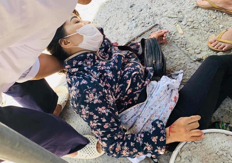 Nguoi phu nu bi dam o cho vi mau thuan kinh doanh hinh anh