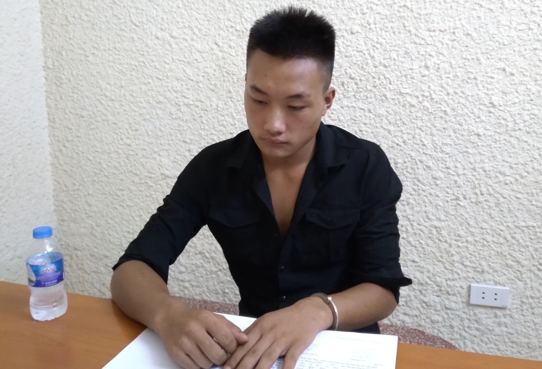 Lai xe GrabBike bi cuop tai san anh 1