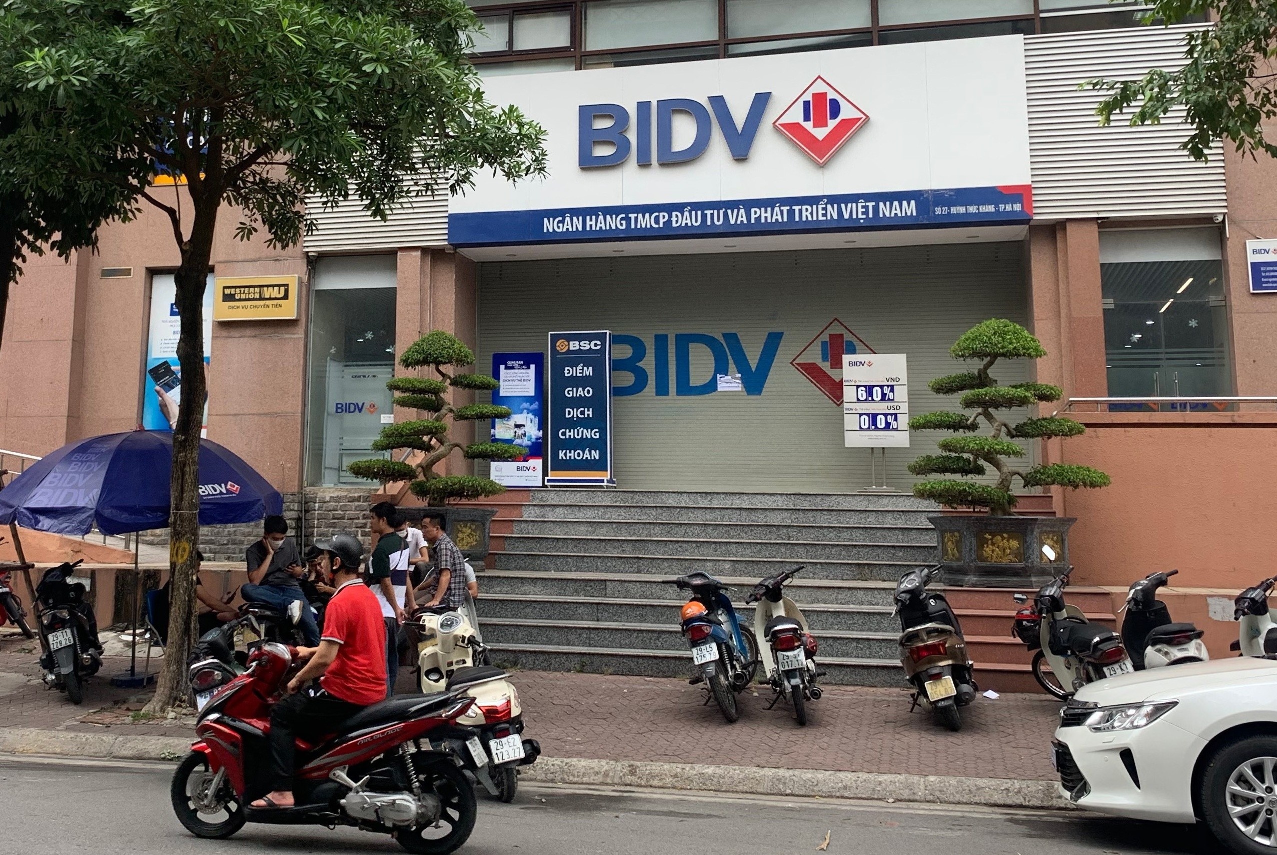 No sung cuop chi nhanh BIDV o Ha Noi hinh anh