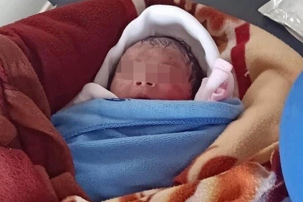 be gai so sinh bi bo roi anh 1