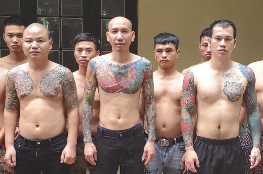 Trieu tap 16 nguoi lien quan vu Phu Le danh 2 phu nu hinh anh