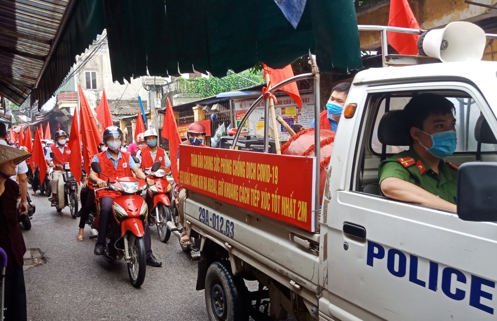 Kiem soat nguoi khong deo khau trang anh 8