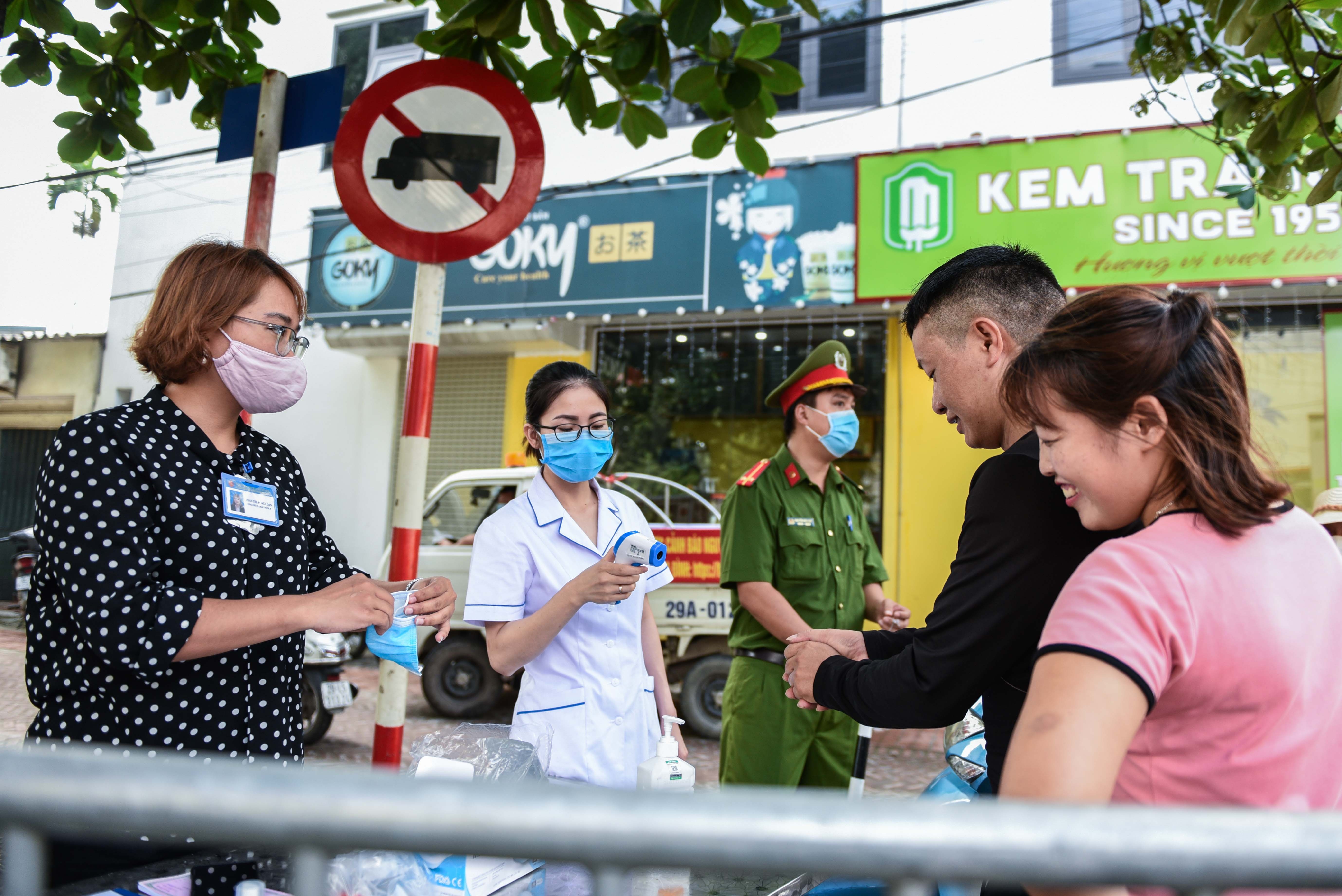 Kiem soat nguoi khong deo khau trang anh 7