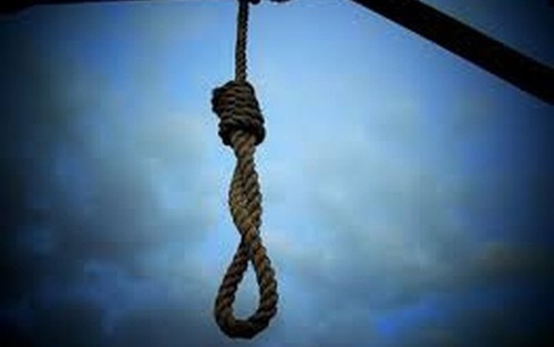 Bi can tu tu trong trai tam giam hinh anh