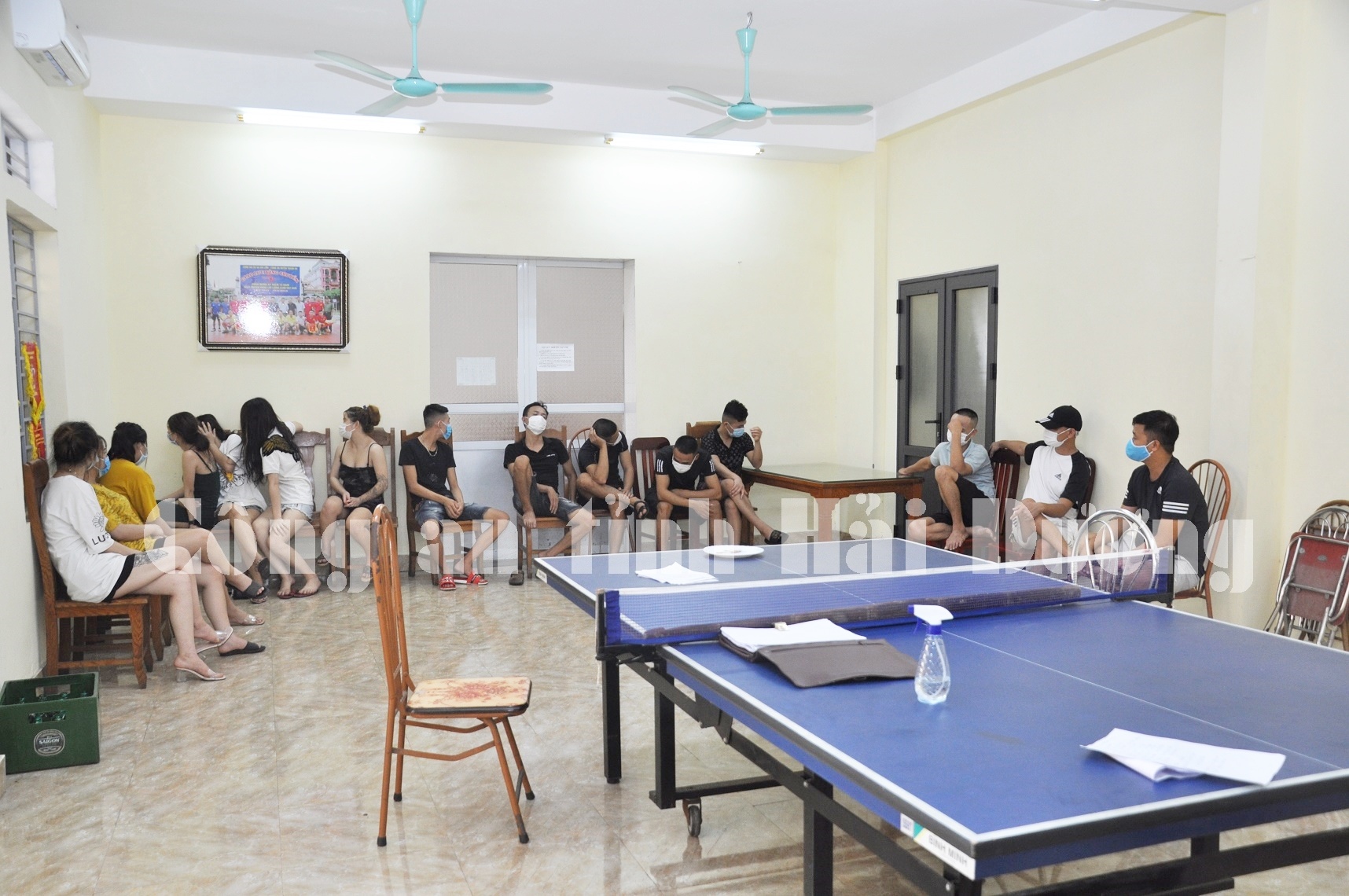 12 nguoi phe ma tuy trong quan karaoke anh 1