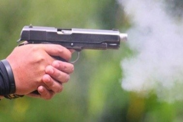 Pho cong an xa no sung trung nam sinh hinh anh