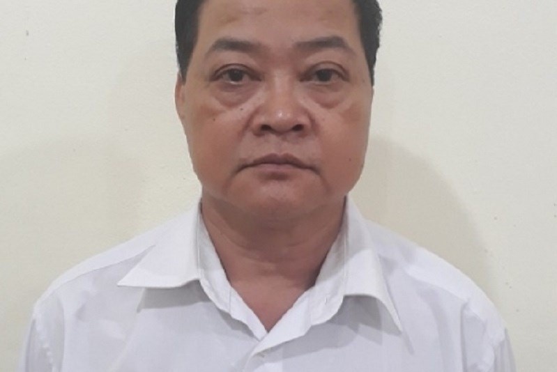 Phó hiệu trưởng dùng thuốc phiện ảnh 1 Pho hieu truong dung thuoc phien anh 1