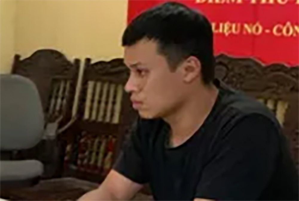 Nghi pham ra dau thu sau khi dam trong thuong 2 cong an hinh anh