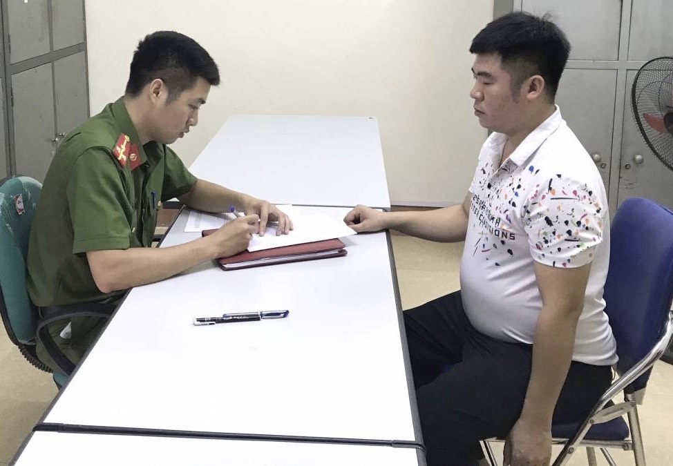 Bé gái 2 tuổi bị bố bạn đánh ảnh 1 Be gai 2 tuoi bi bo ban danh anh 1