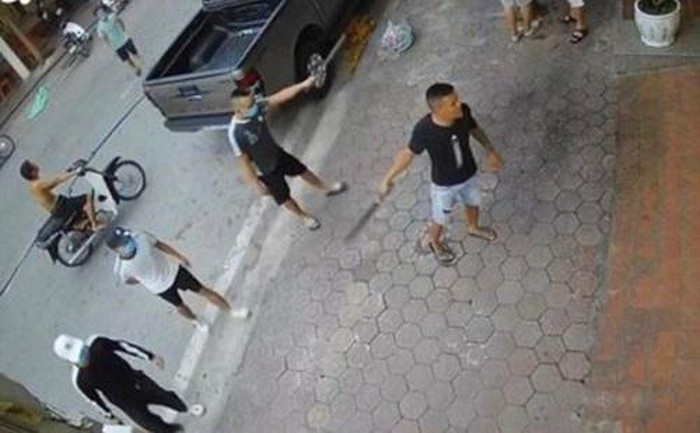 Cầm mã tấu giải quyết mâu thuẫn ảnh 1 Cam ma tau giai quyet mau thuan anh 1