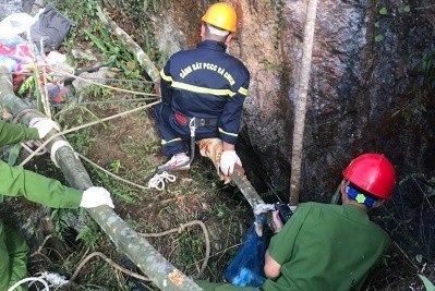 Tu vong vi roi xuong hang da sau 147 m hinh anh