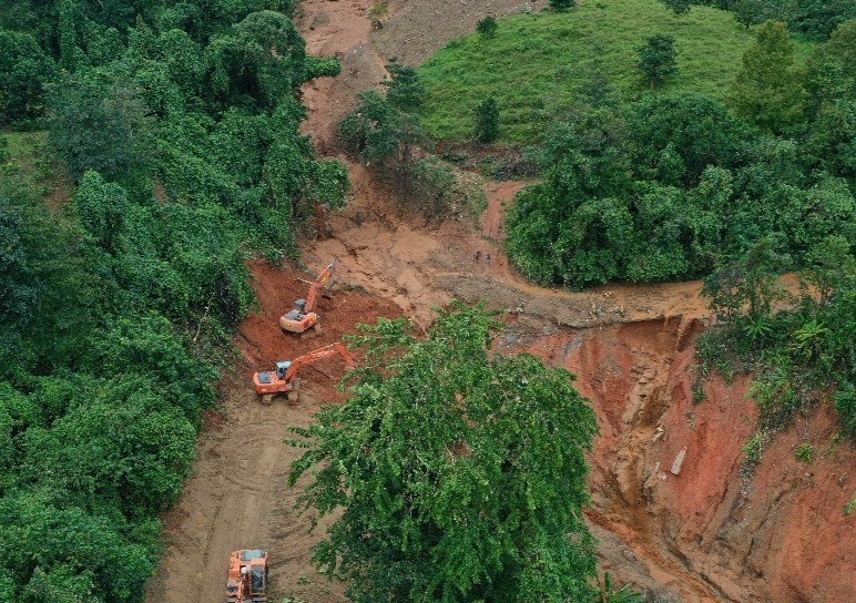 Sat lo nui o quang tri anh 10