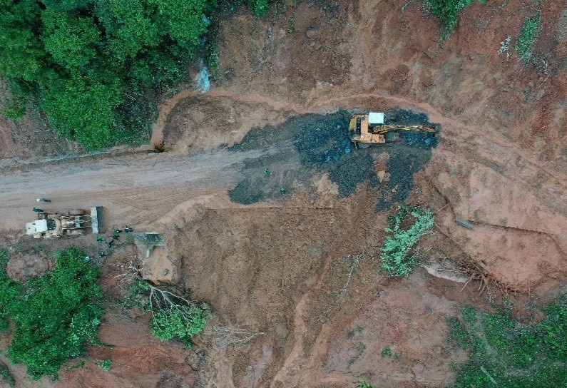 Sat lo nui o quang tri anh 6