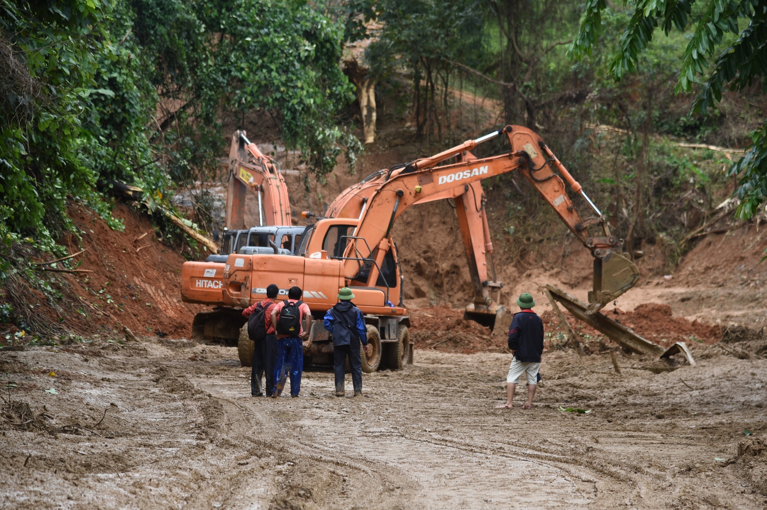 Sat lo nui o quang tri anh 3