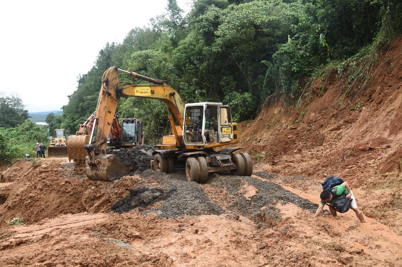 Sat lo nui o quang tri anh 8