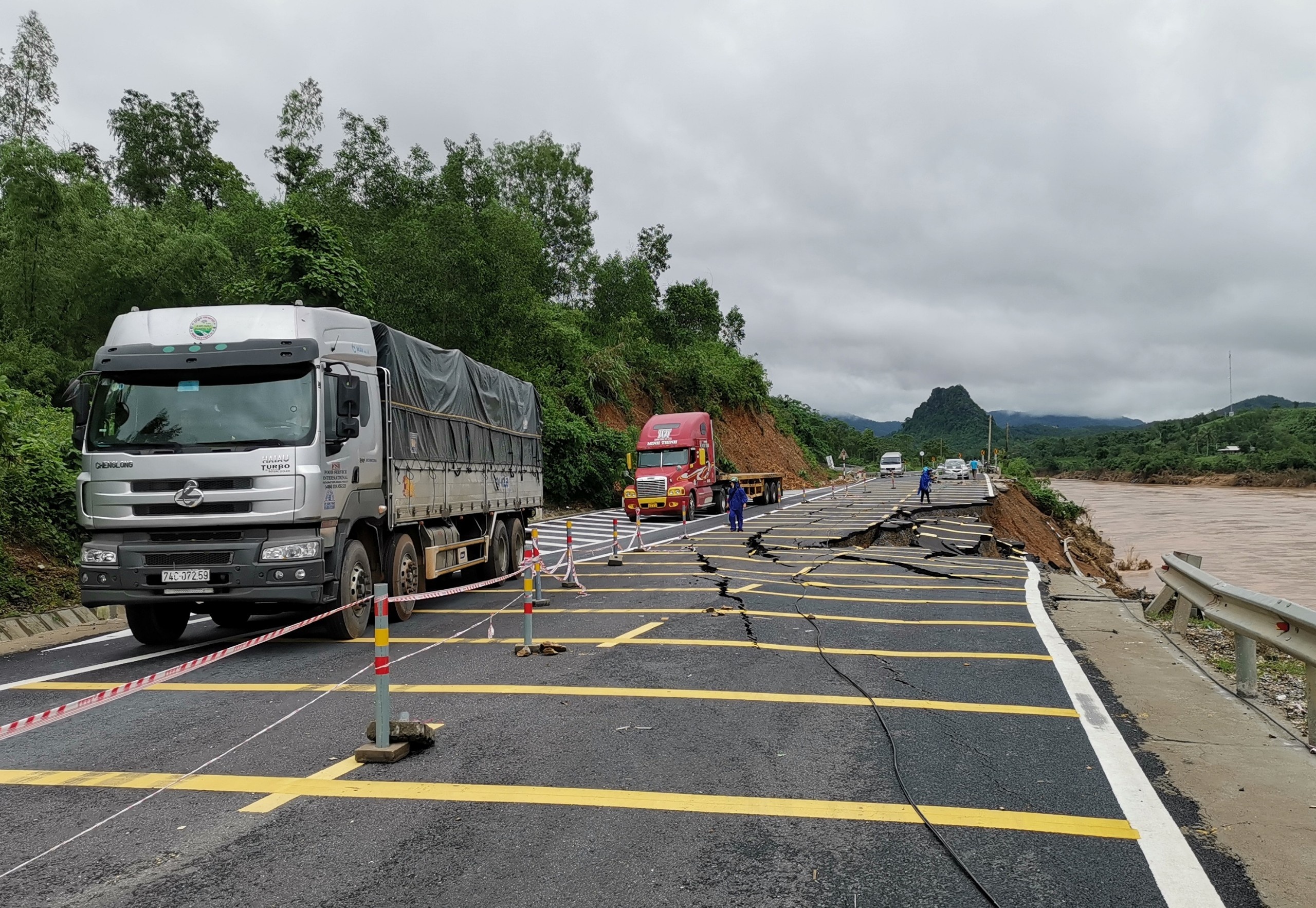 Sat lo nui o quang tri anh 14