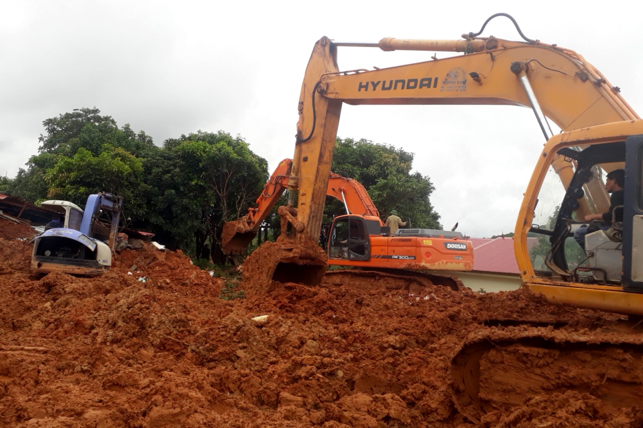 Sat lo nui o quang tri anh 11