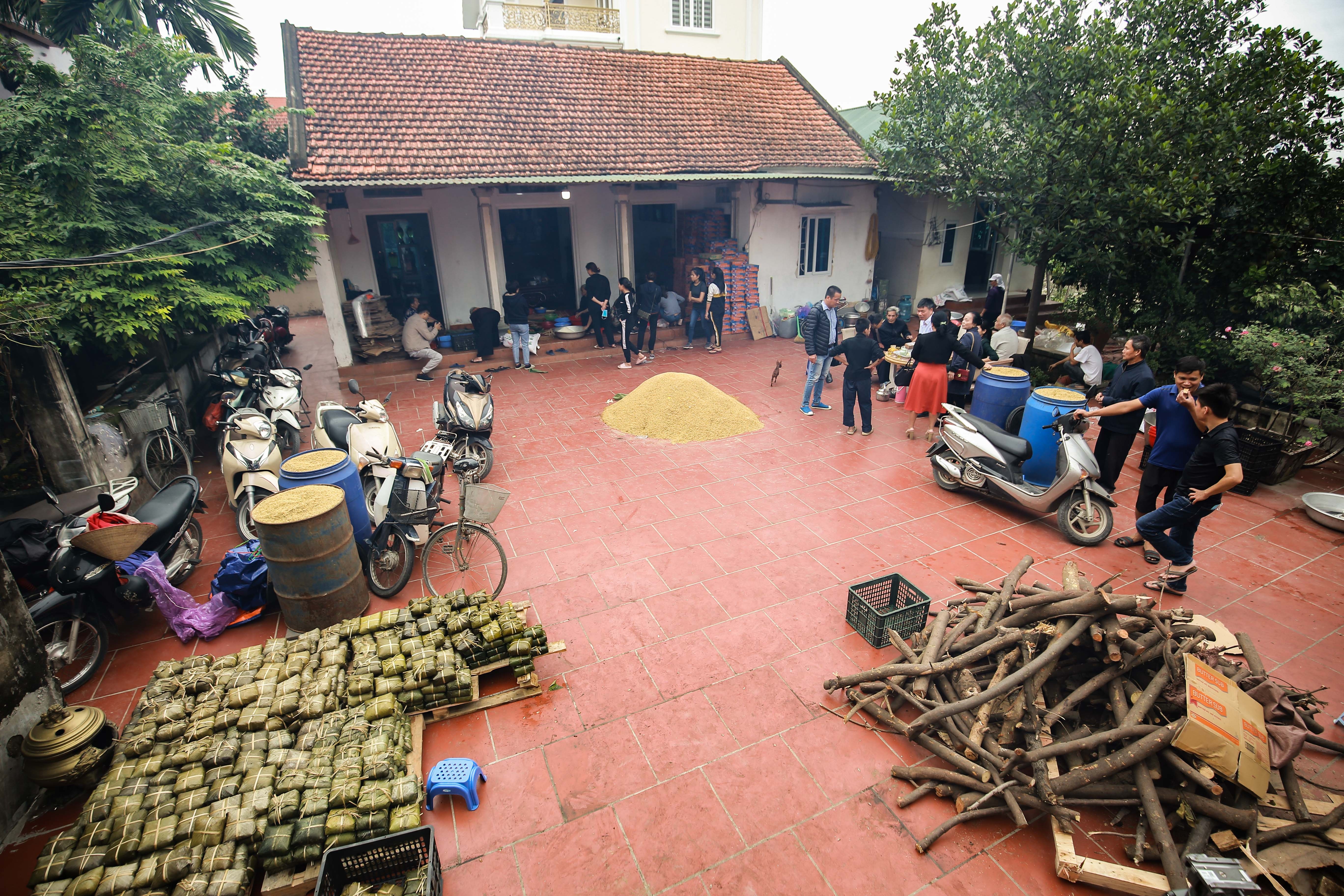 Luoc banh chung ung ho dong bao mien Trung anh 1