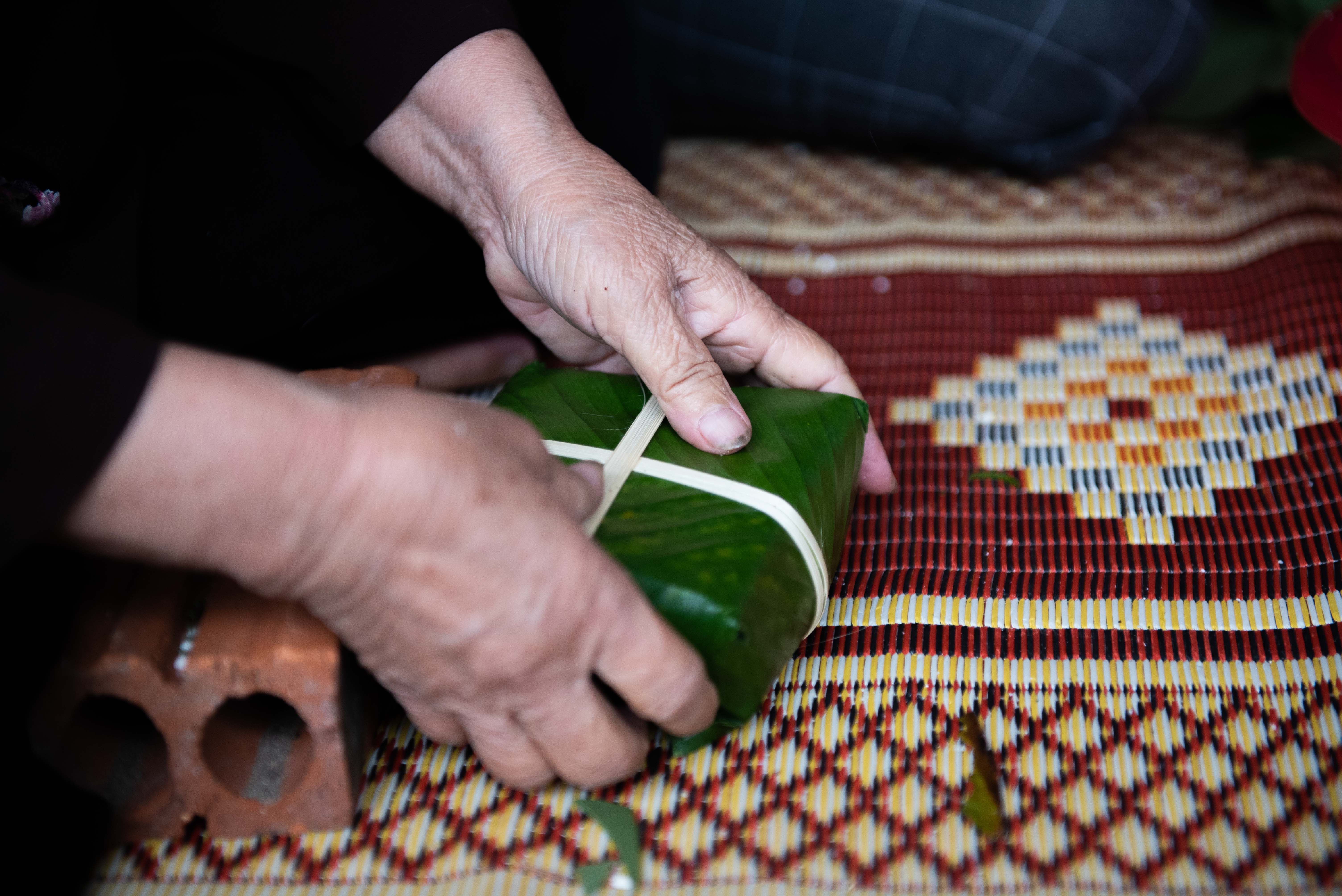 Luoc banh chung ung ho dong bao mien Trung anh 7