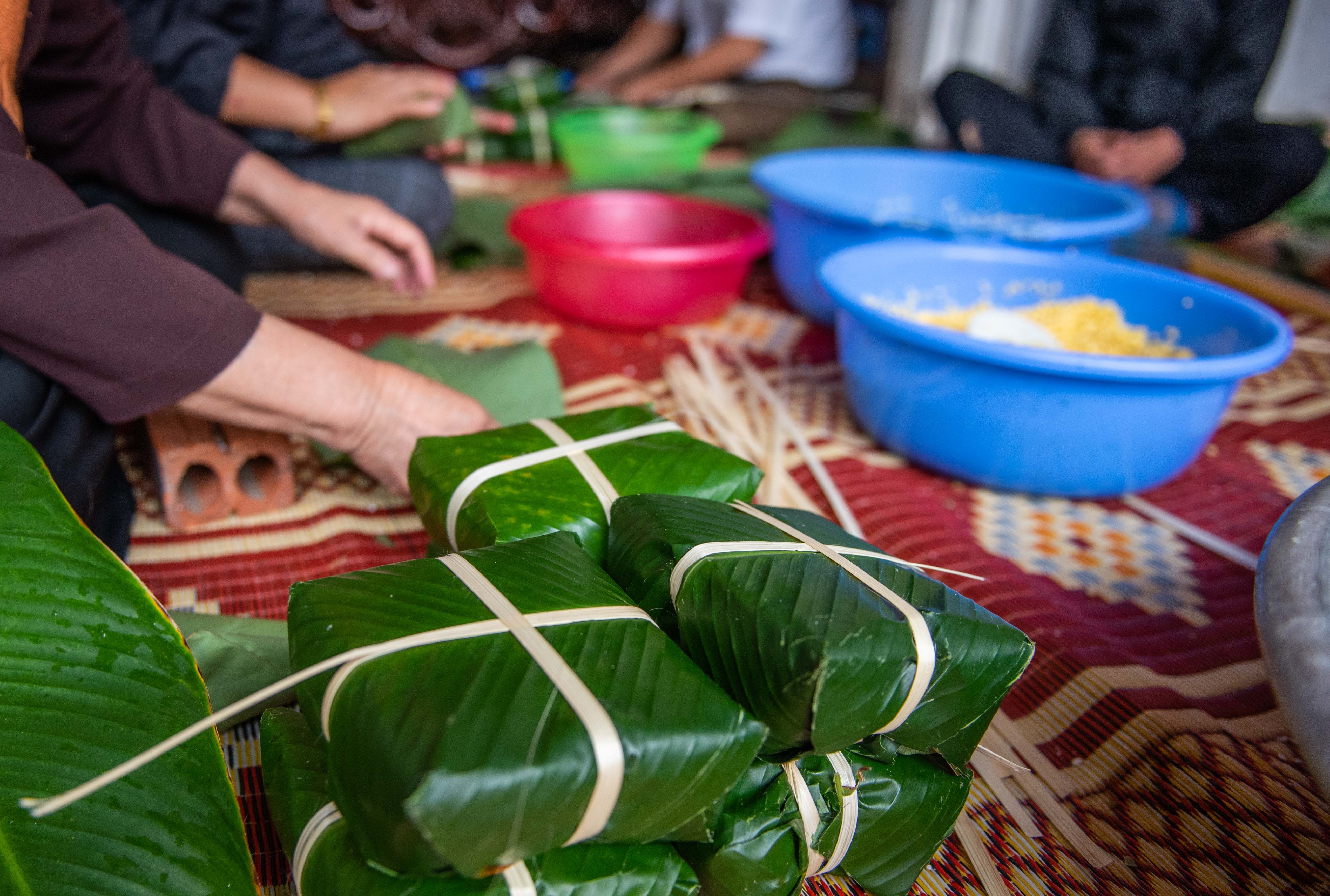 Luoc banh chung ung ho dong bao mien Trung anh 6