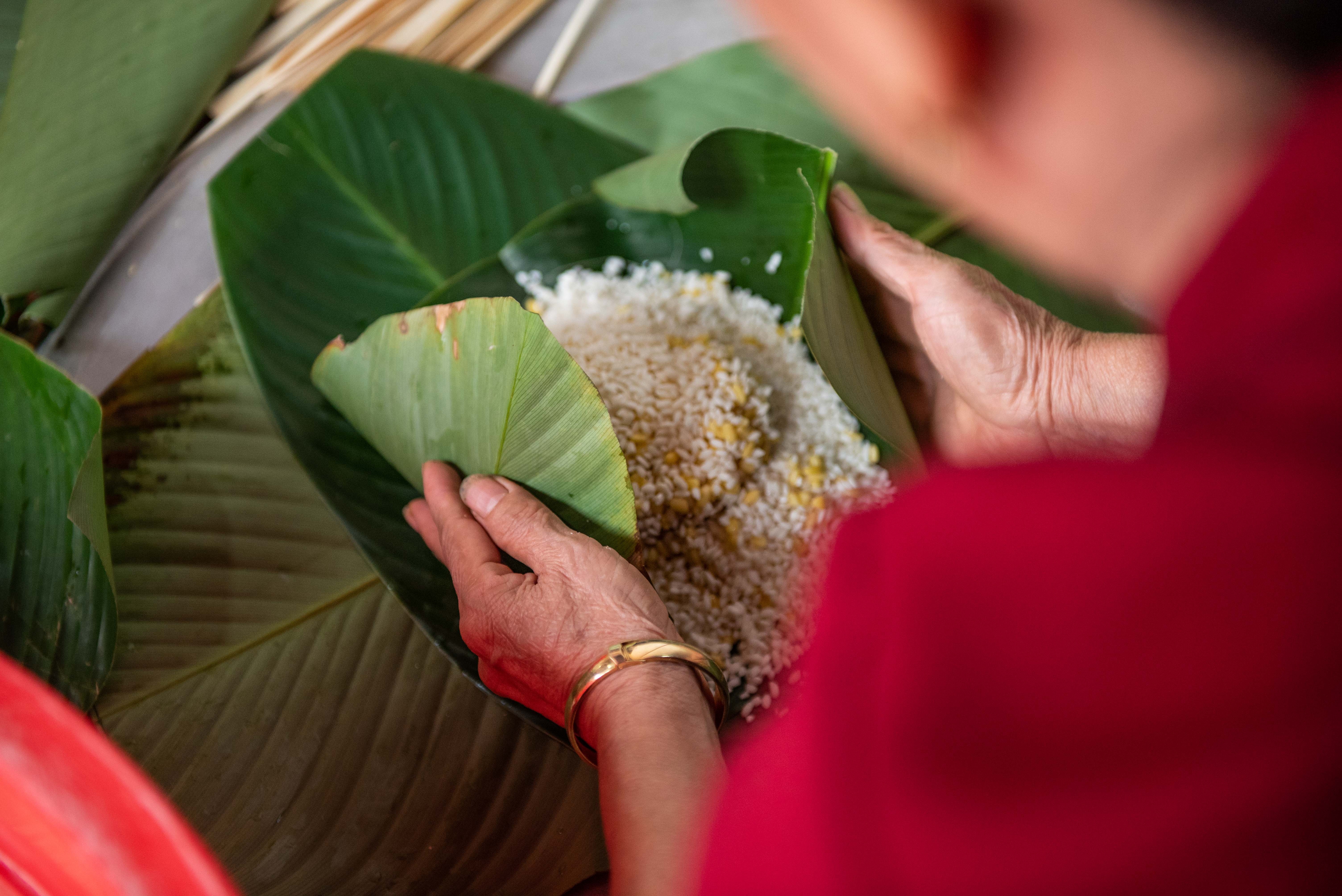 Luoc banh chung ung ho dong bao mien Trung anh 5