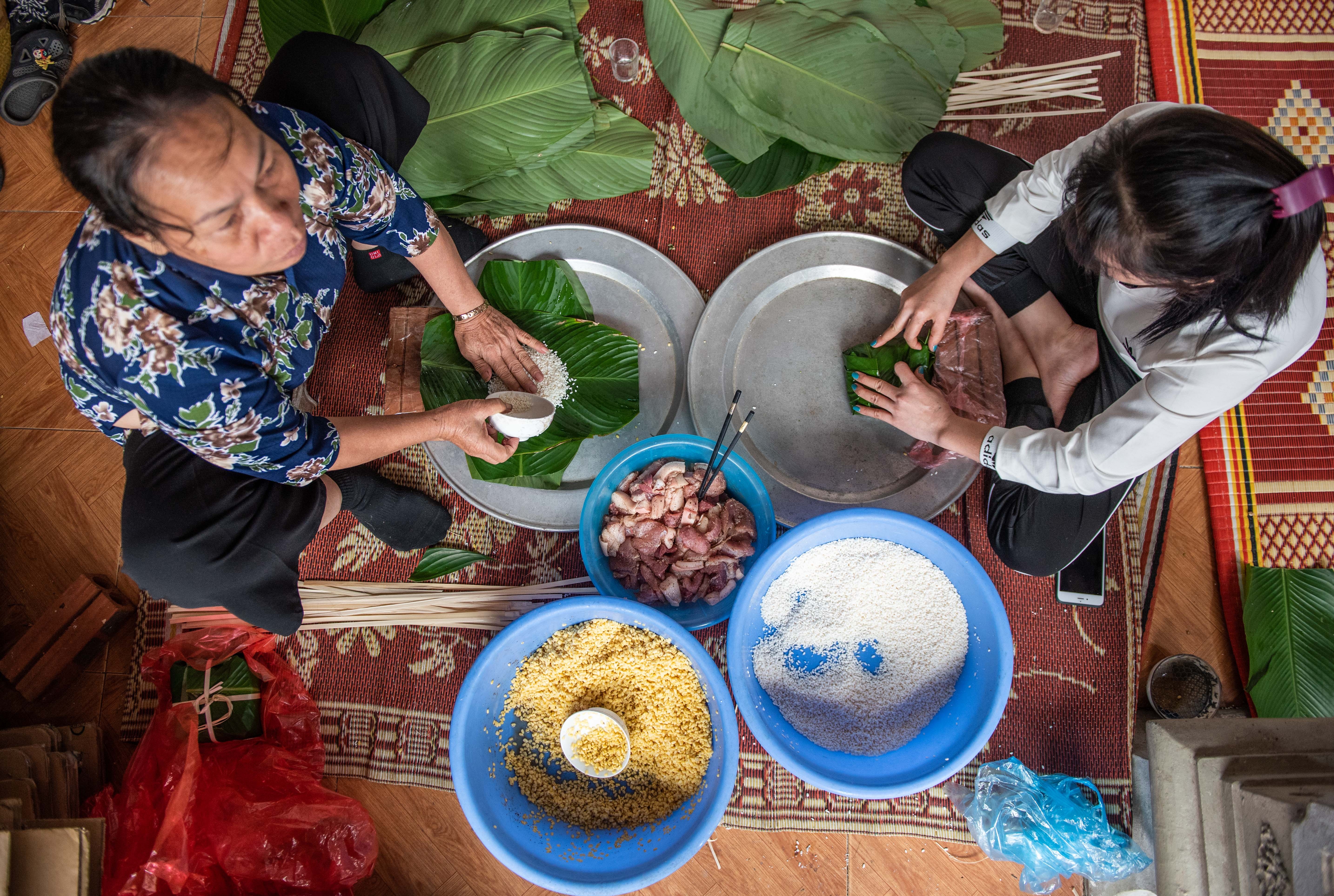 Luoc banh chung ung ho dong bao mien Trung anh 3