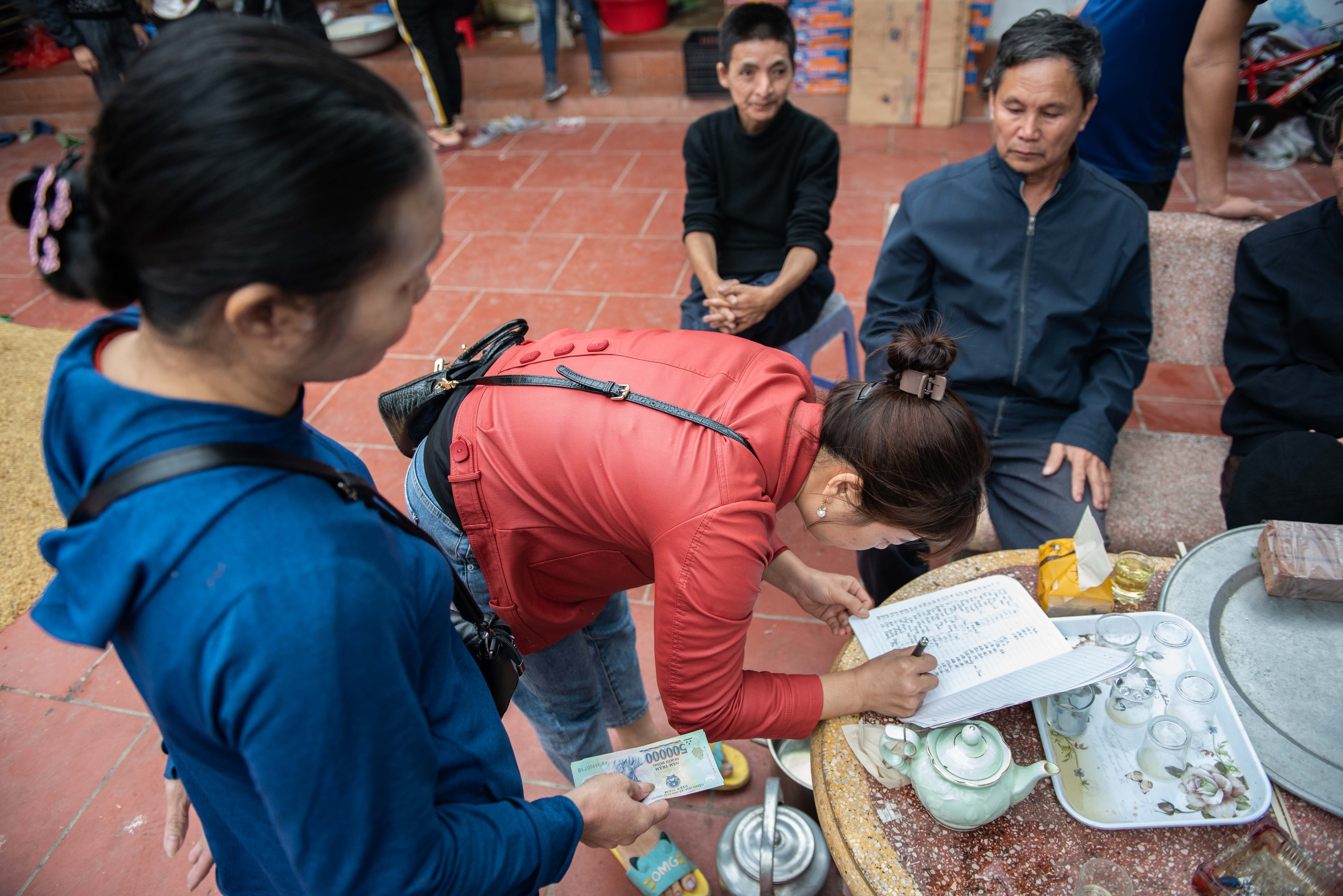 Luoc banh chung ung ho dong bao mien Trung anh 9
