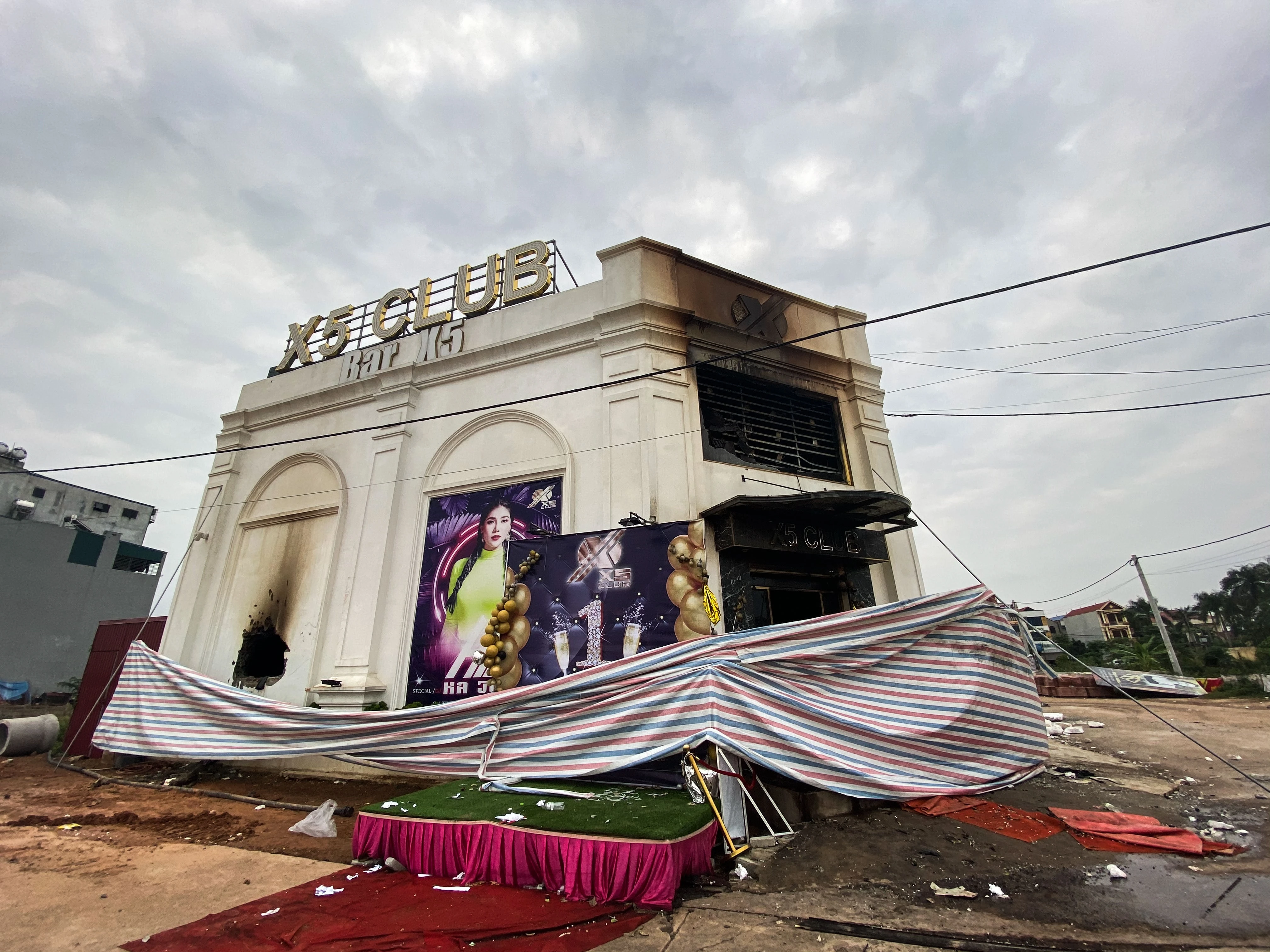 quan bar X5 boc chay anh 1