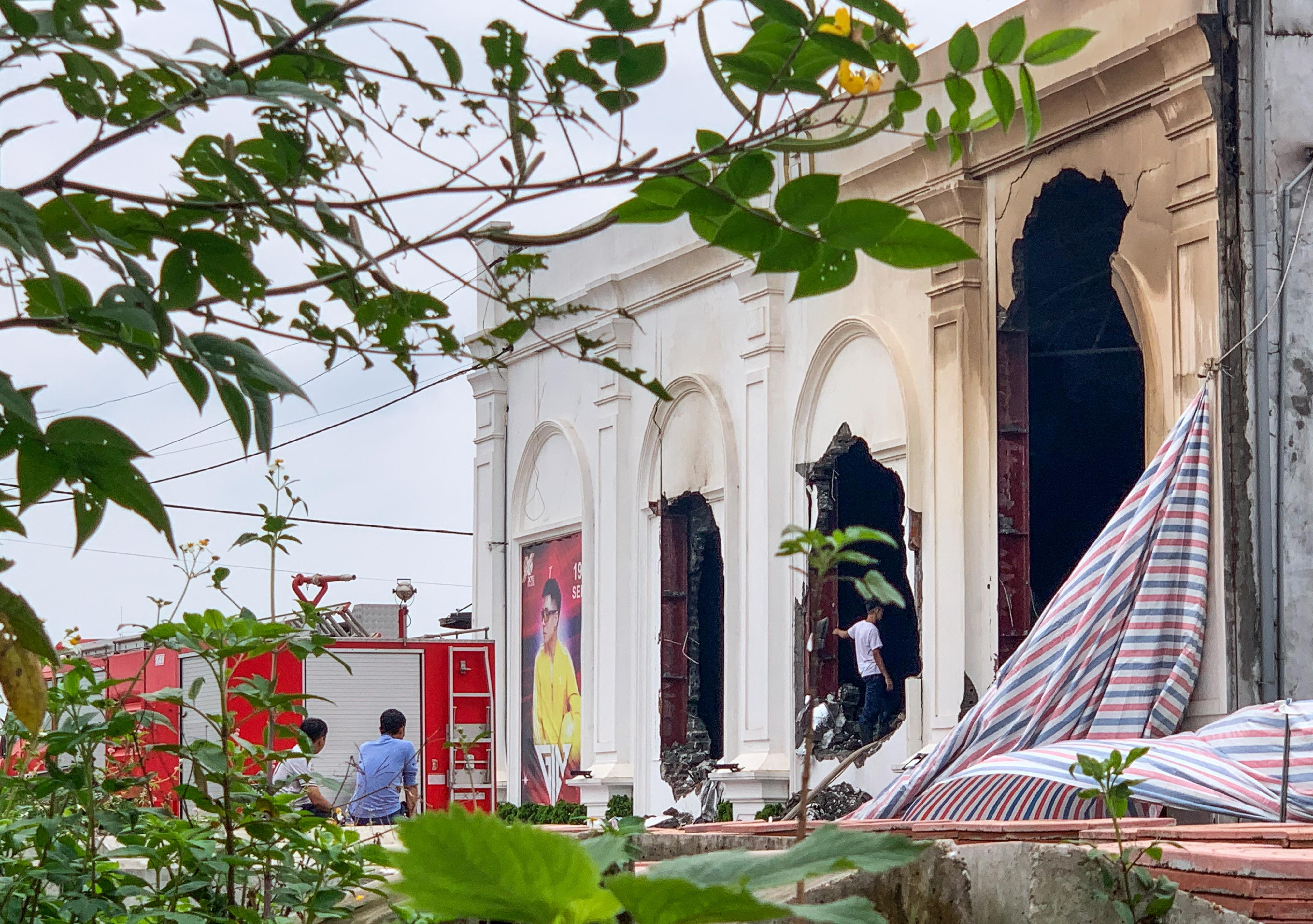 quan bar X5 boc chay anh 2