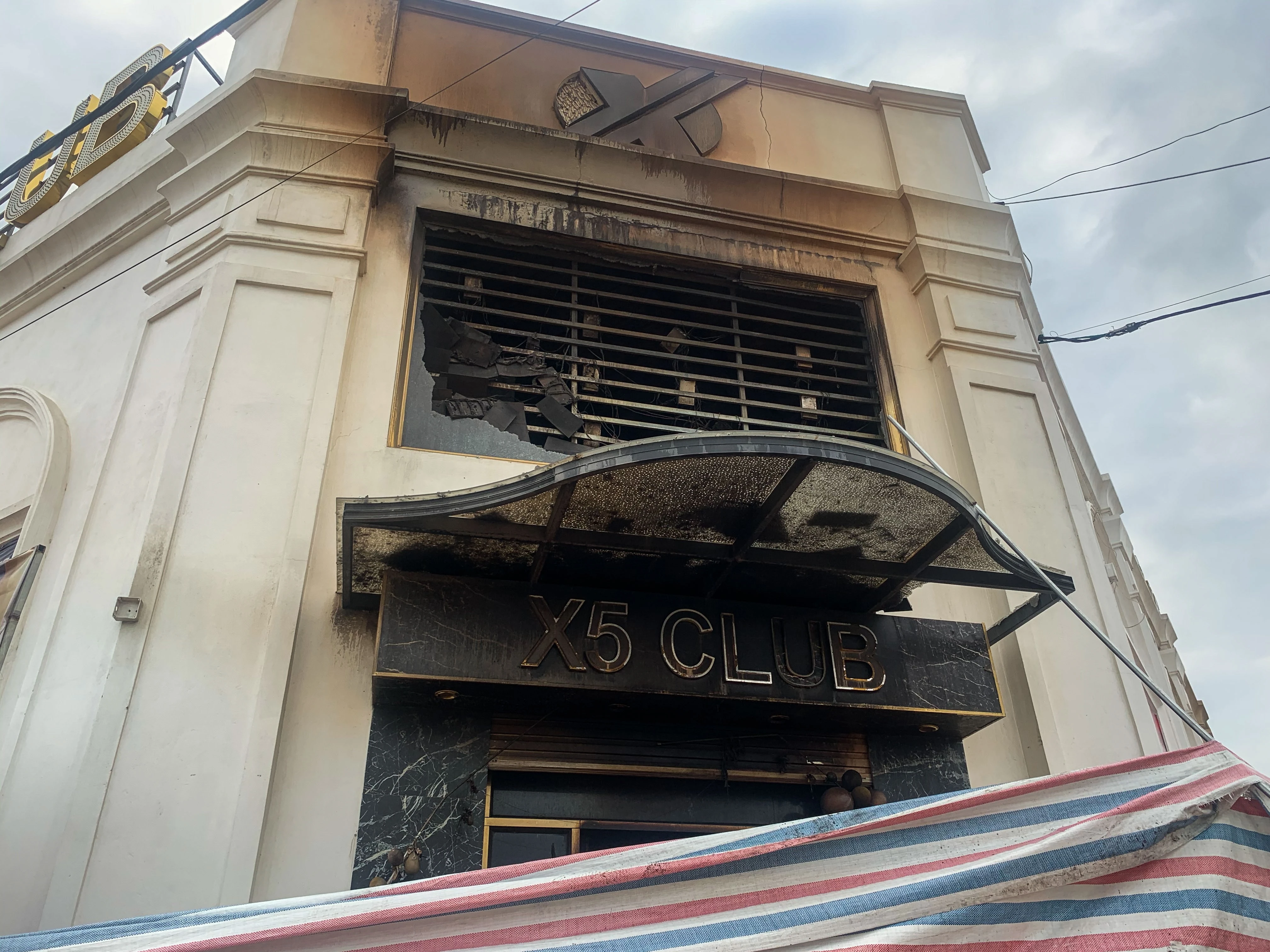 quan bar X5 boc chay anh 9