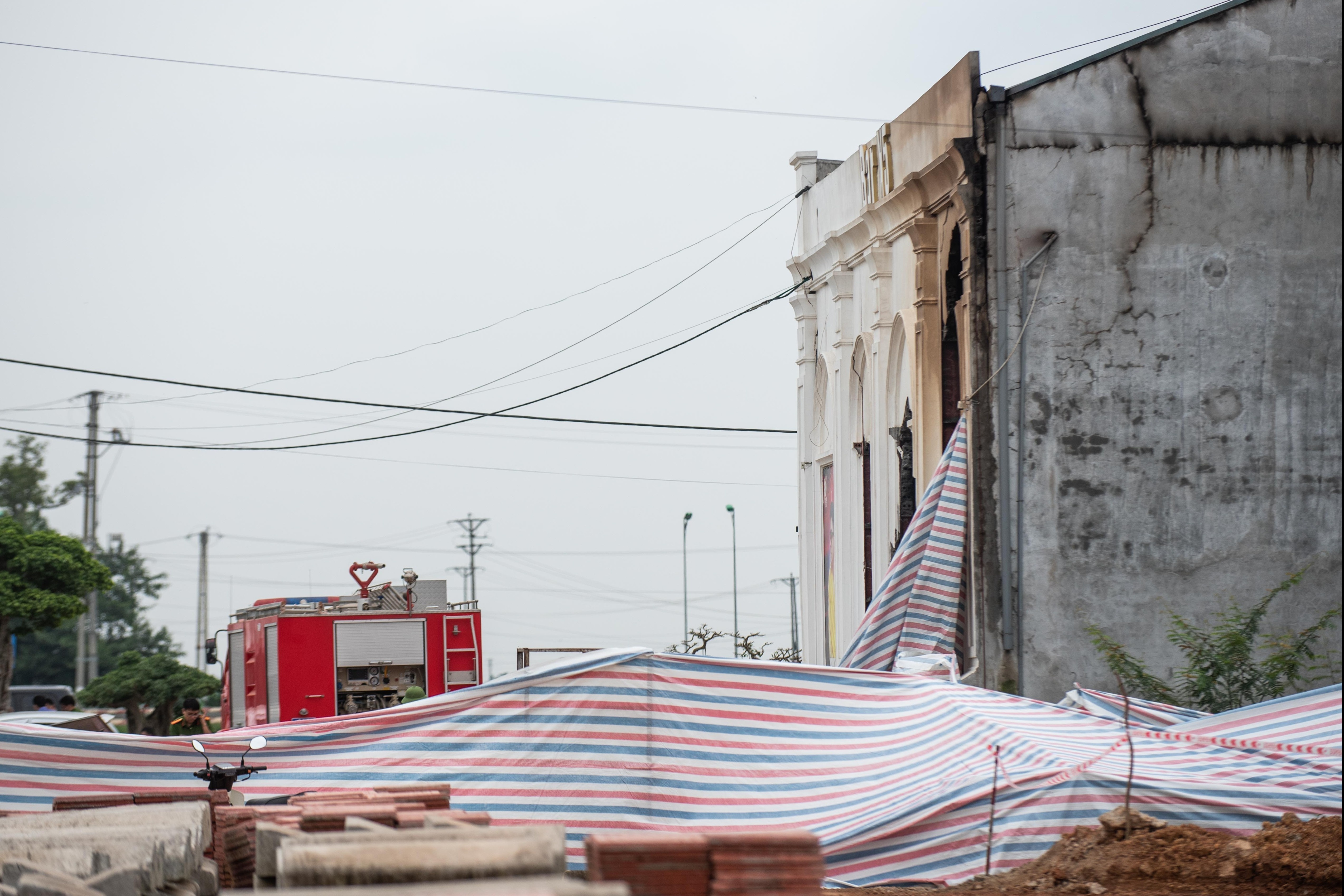 quan bar X5 boc chay anh 6