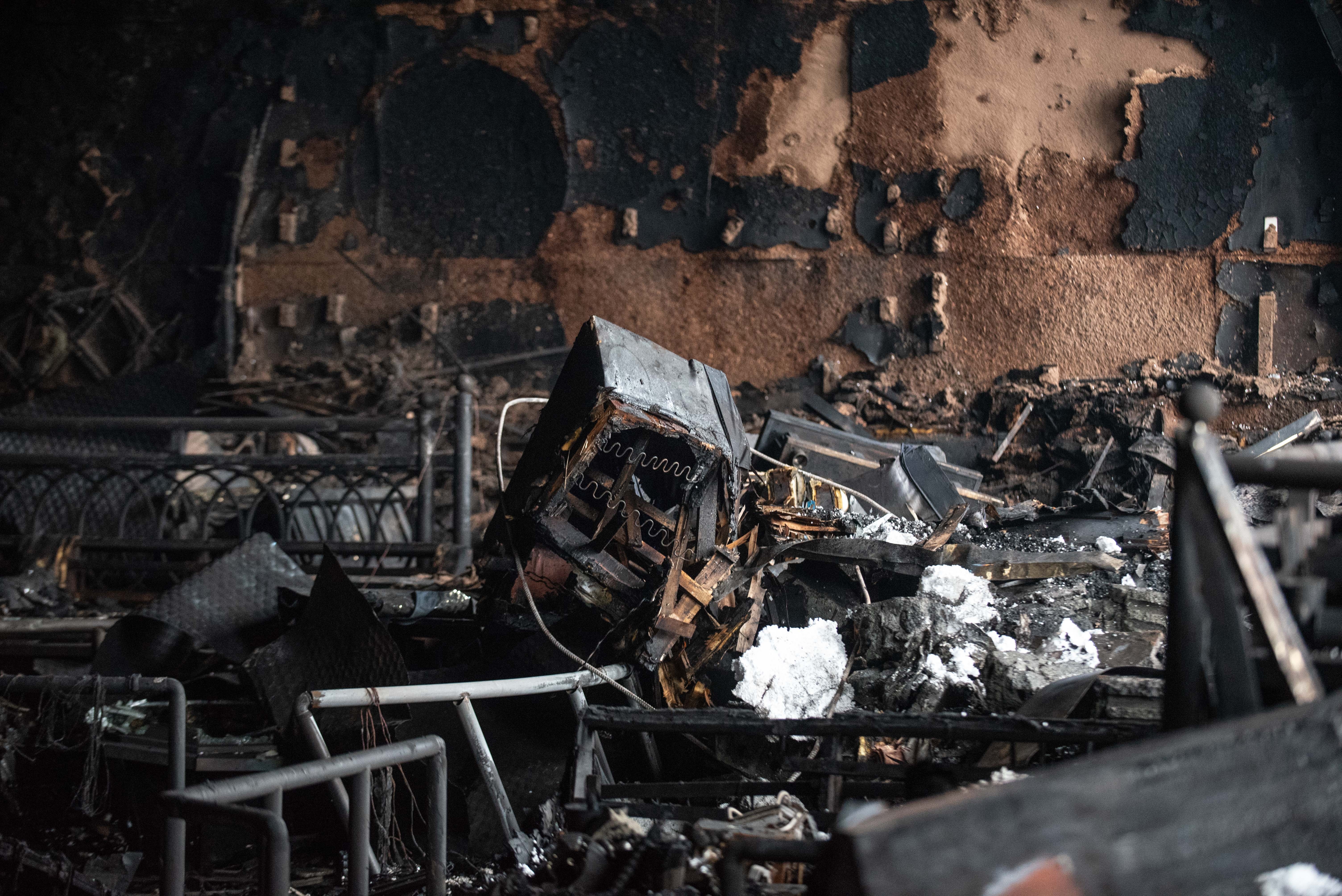 quan bar X5 boc chay anh 8