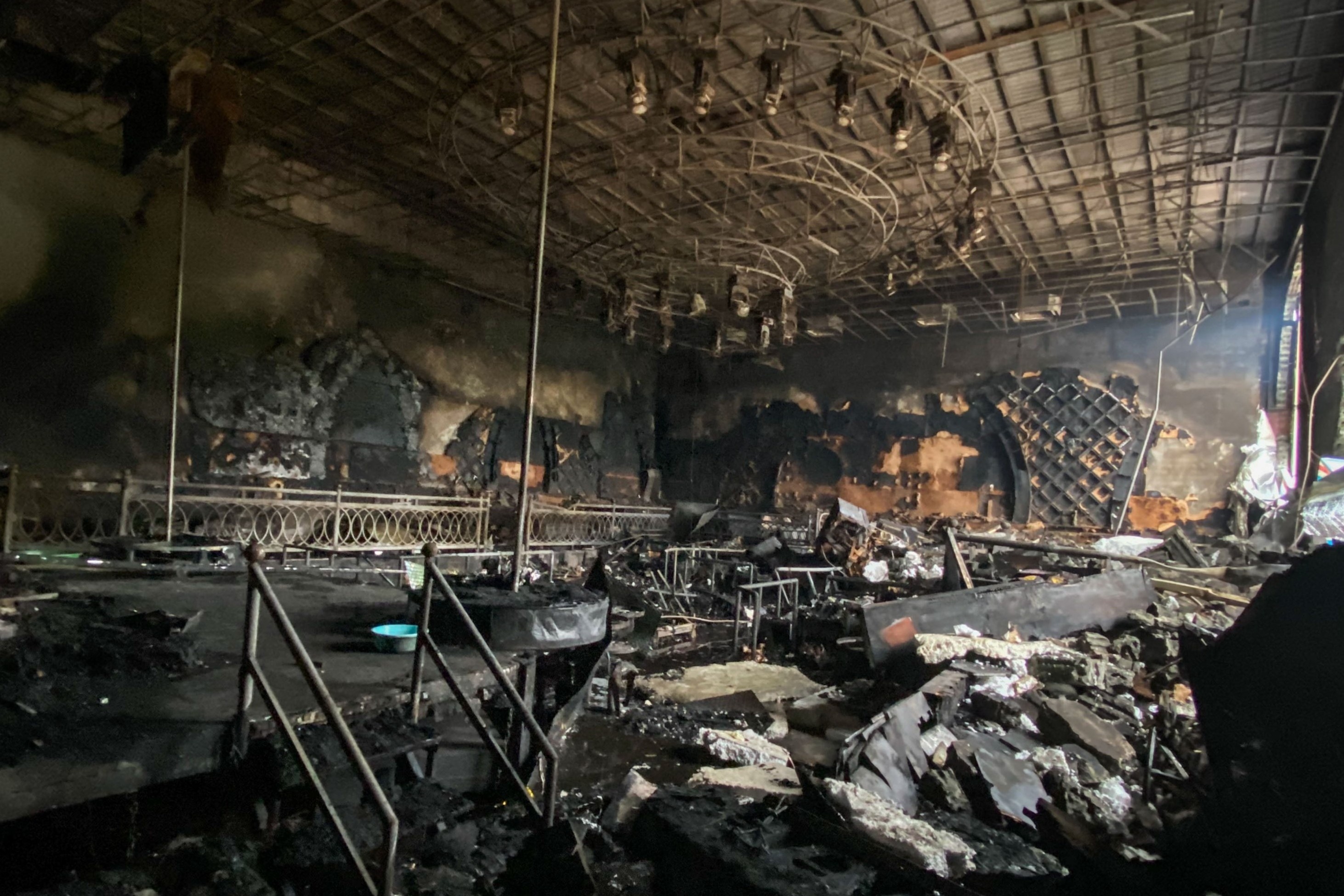 Canh hoang tan sau vu chay lam 3 co gai chet hinh anh