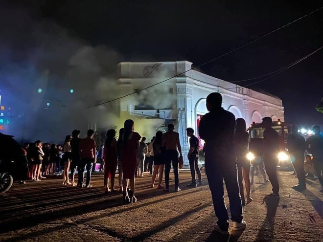 quan bar X5 boc chay anh 1