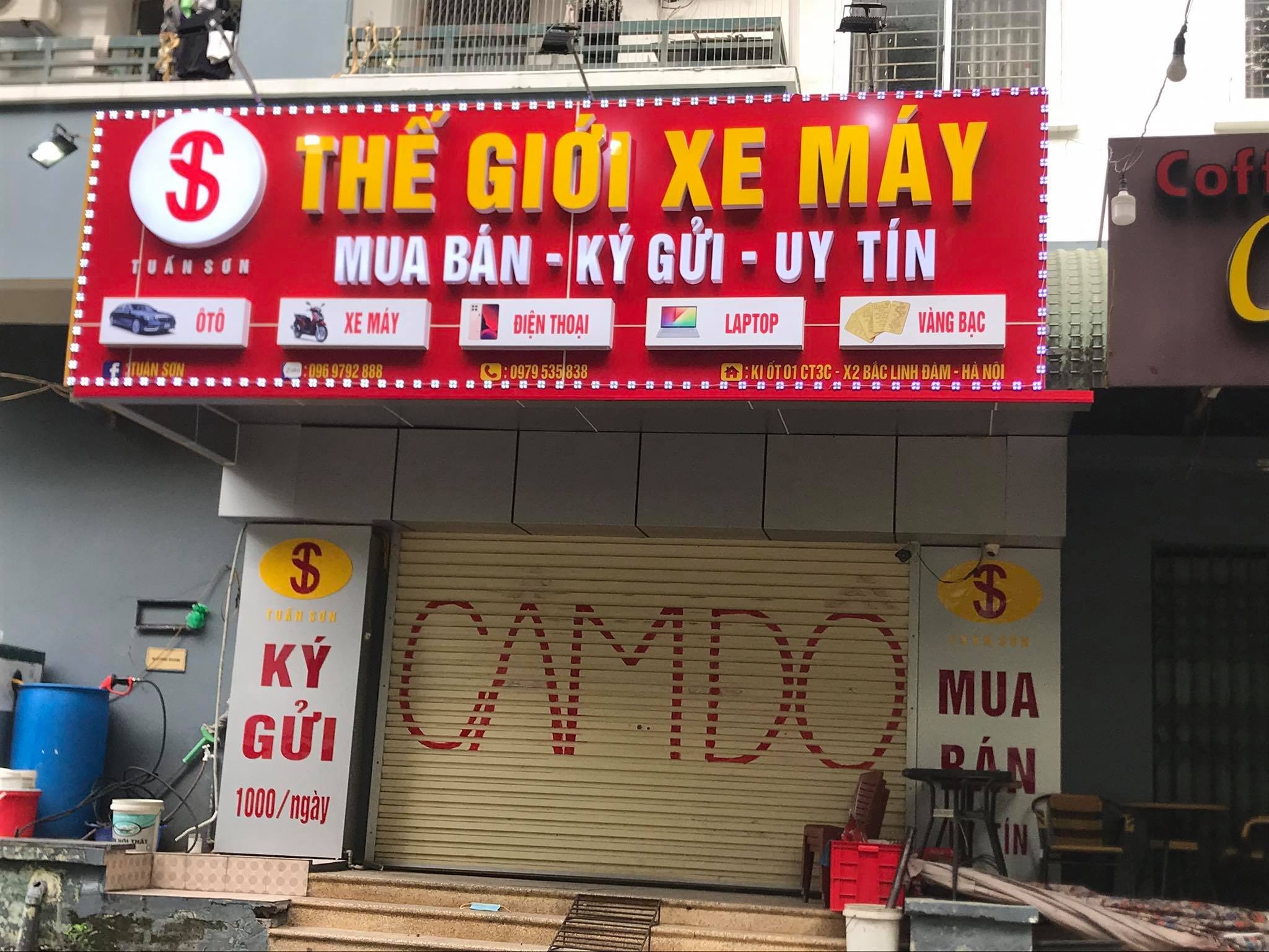 Nam thanh nien chet trong tu the treo co hinh anh