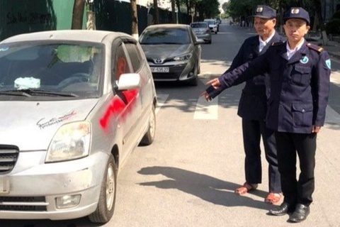 Khoi to bao ve chung cu xit son oto hinh anh