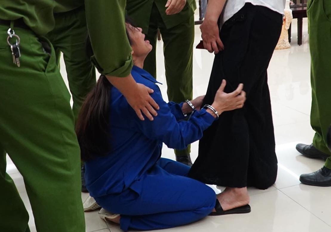 Bi cao quy lay xin me tha thu khi chong nhan an tu hinh anh