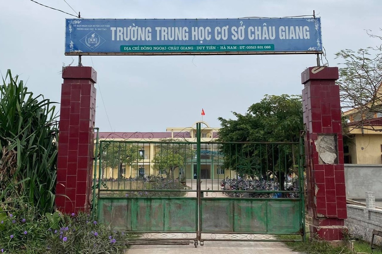 Nam sinh lop 9 danh chet ban hoc hinh anh