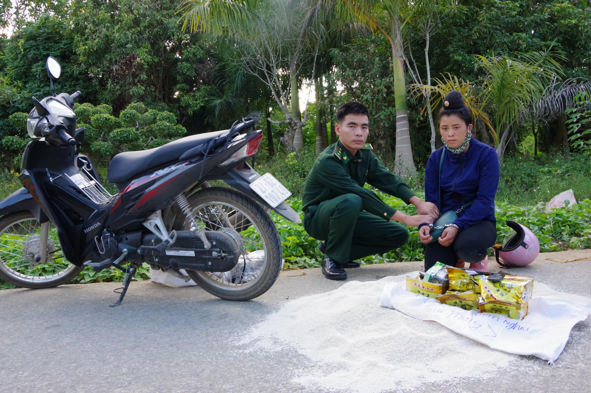 Van chuyen trai phep 6 kg ma tuy anh 1