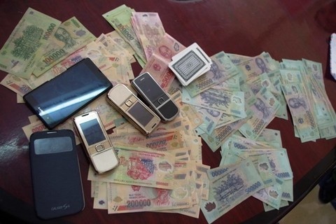 Bat Hieu 'Chua Vua' cho vay nang lai hinh anh